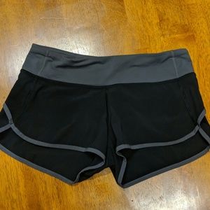 Lululemon Speed Short sz 4 Black/ Dark Carbon